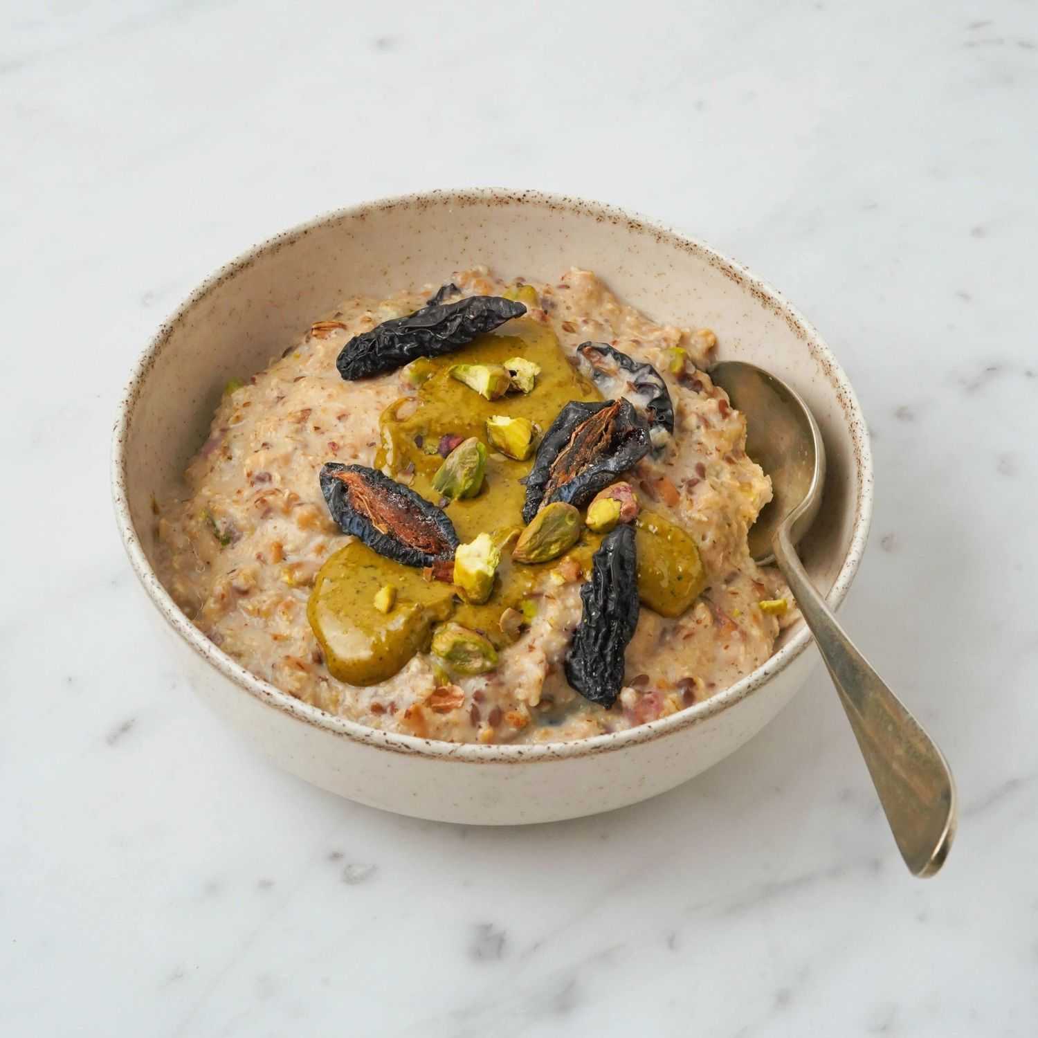 pista prune porridge makadamia