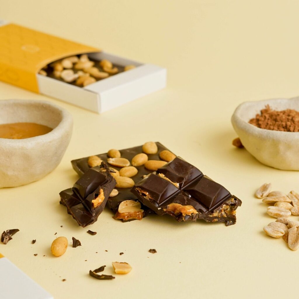 tavolette di cioccolato e arachidi makadamia