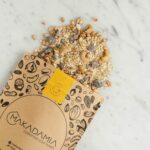 berries lover porridge makadamia