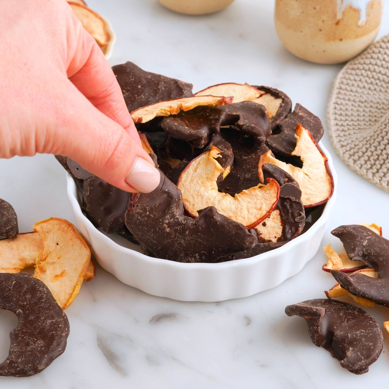 Mela ricoperta di cioccolato